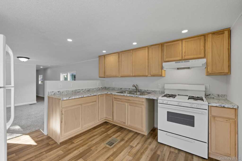701-20 Sawkill Rd, Unit #20, Kingston, NY 12401 - Photo 5 of 29