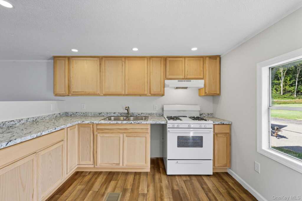 701-20 Sawkill Rd, Unit #20, Kingston, NY 12401 - Photo 6 of 29