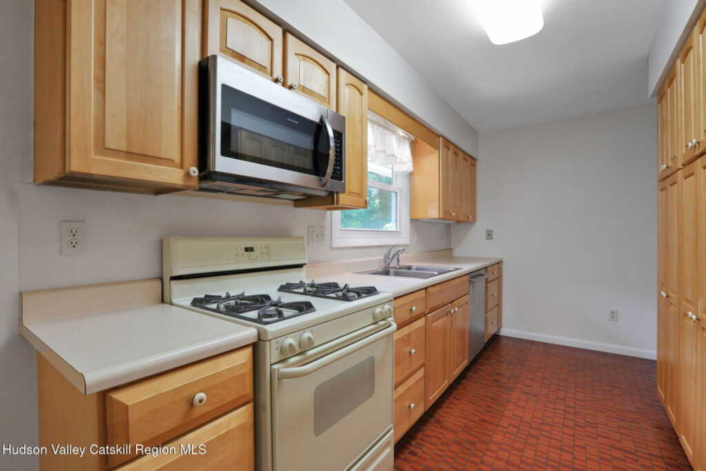 10 Meadow Court, Saugerties, NY 12477 - Photo 10 of 27