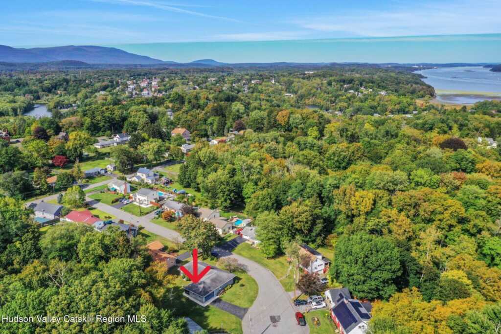 10 Meadow Court, Saugerties, NY 12477 - Photo 2 of 27