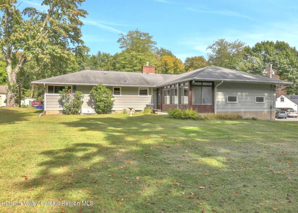 10 Meadow Court, Saugerties, NY 12477 - Photo 4 of 27