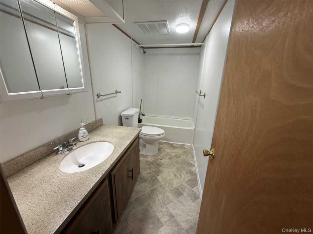 28 Orsland Lane, Unit #34, Hurley, NY 12491 - Photo 6 of 9