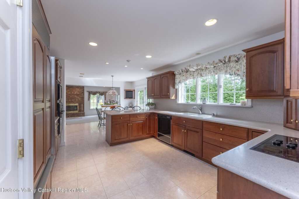 25 Alison Court, Kingston, NY 12401 - Photo 16 of 50