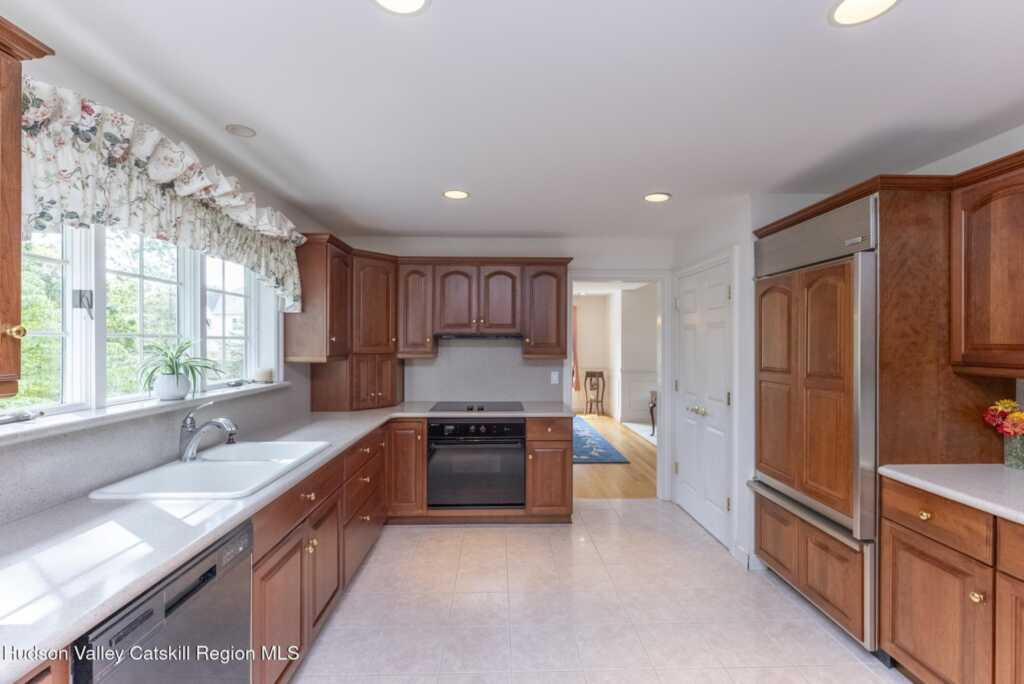 25 Alison Court, Kingston, NY 12401 - Photo 17 of 50