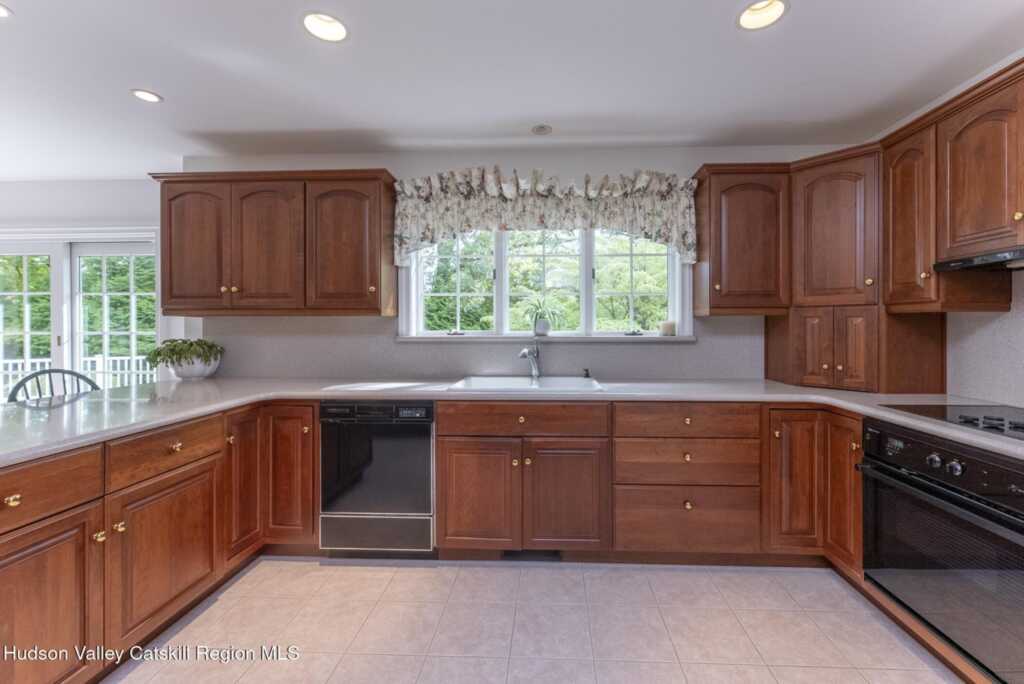 25 Alison Court, Kingston, NY 12401 - Photo 18 of 50