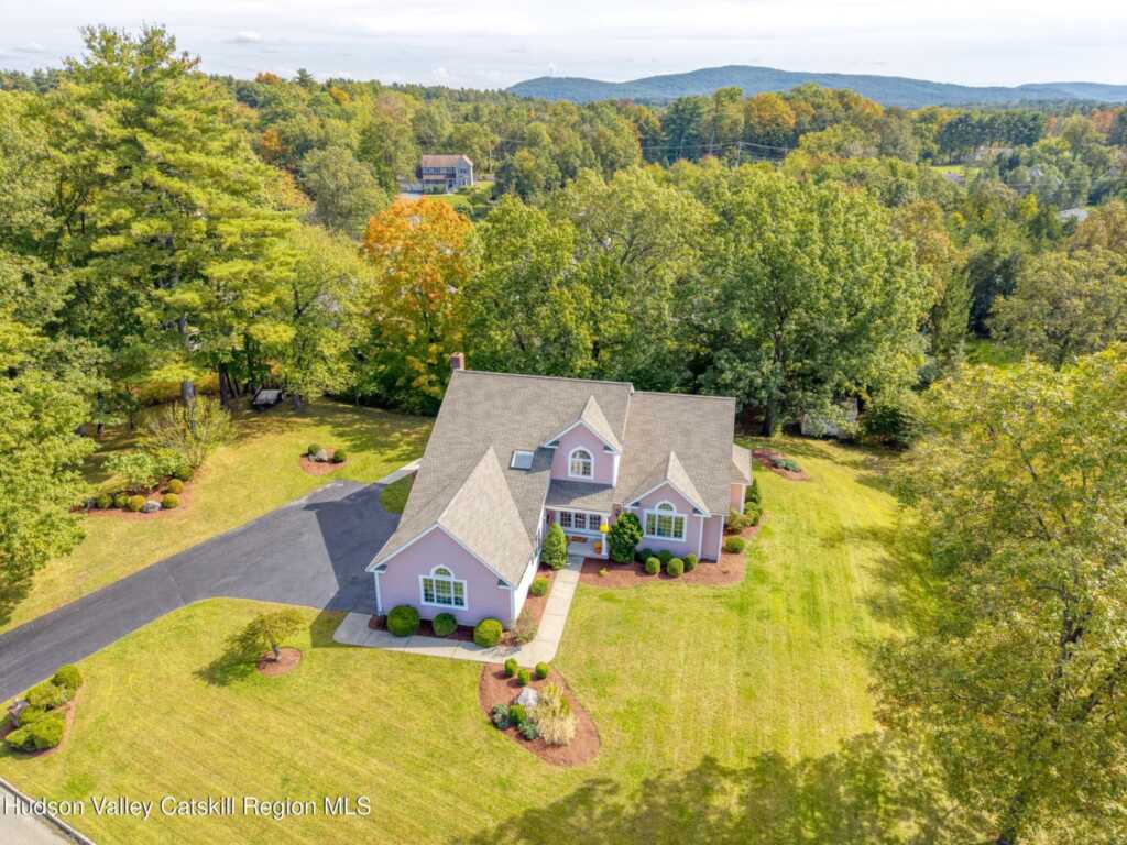 25 Alison Court, Kingston, NY 12401 - Photo 2 of 50