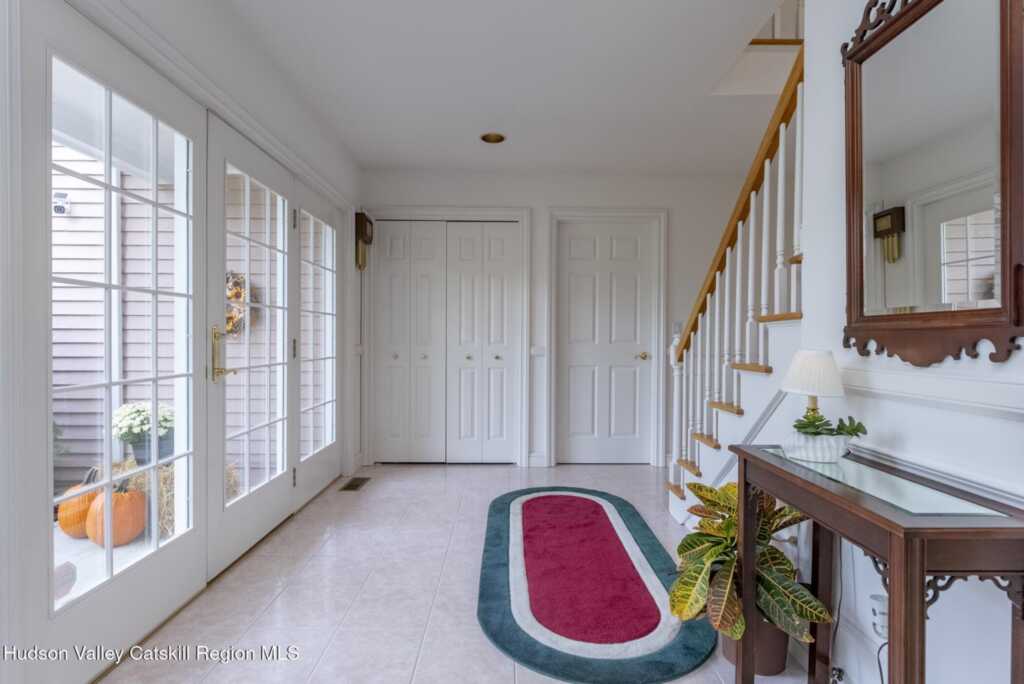25 Alison Court, Kingston, NY 12401 - Photo 6 of 50