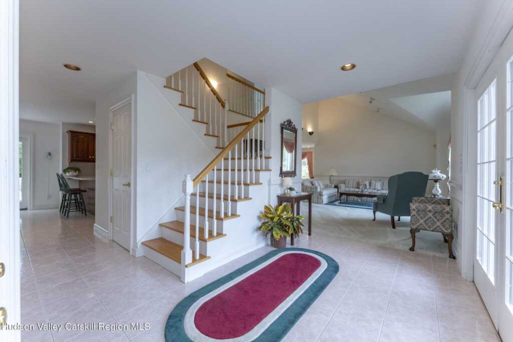 25 Alison Court, Kingston, NY 12401 - Photo 7 of 50