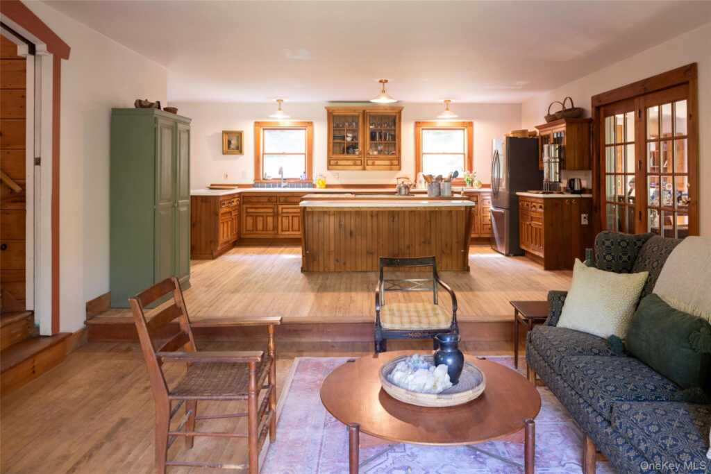72 Old Farm Road, Rhinebeck, NY 12572 - Photo 8 of 42