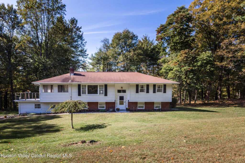 94 Lodge Rd., Saugerties, NY 12477