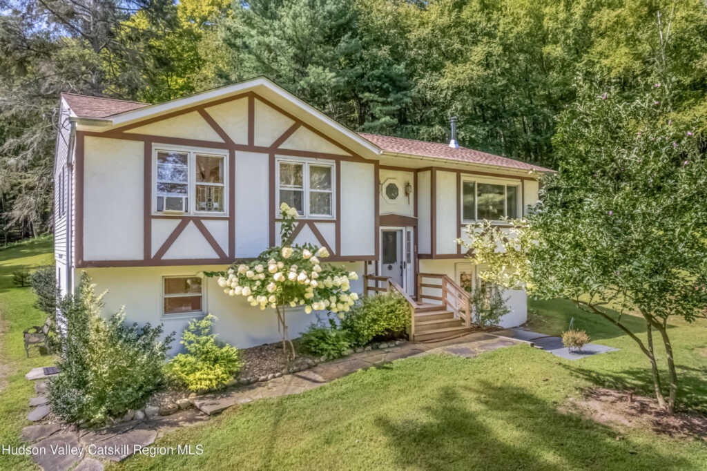 145 Lamoree Rd Road, Rhinebeck, NY 12572