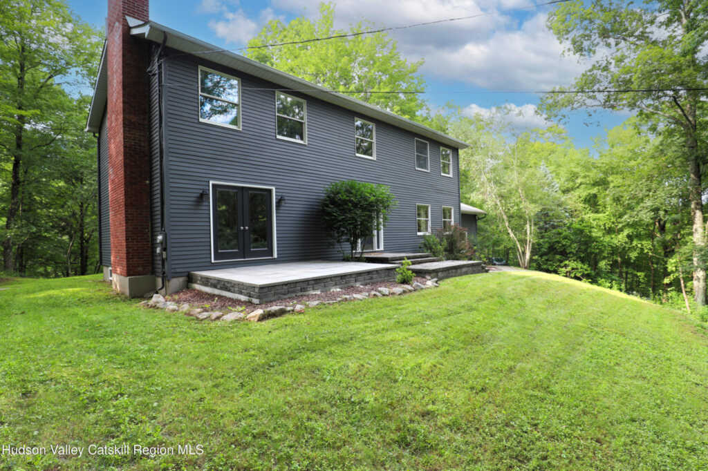 2 Durmo Road, New Paltz, NY 12561