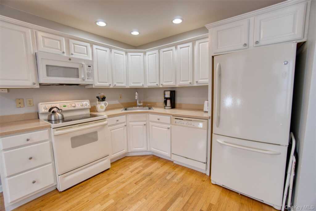 208 Cinnamon Circle, Rhinebeck, NY 12572 - Photo 12 of 27