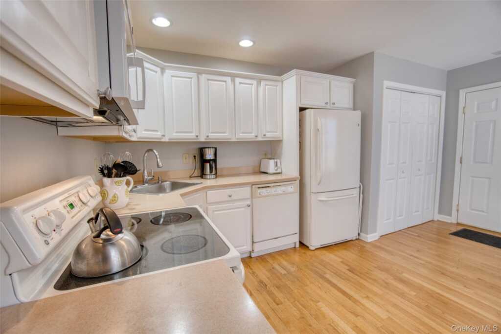 208 Cinnamon Circle, Rhinebeck, NY 12572 - Photo 14 of 27