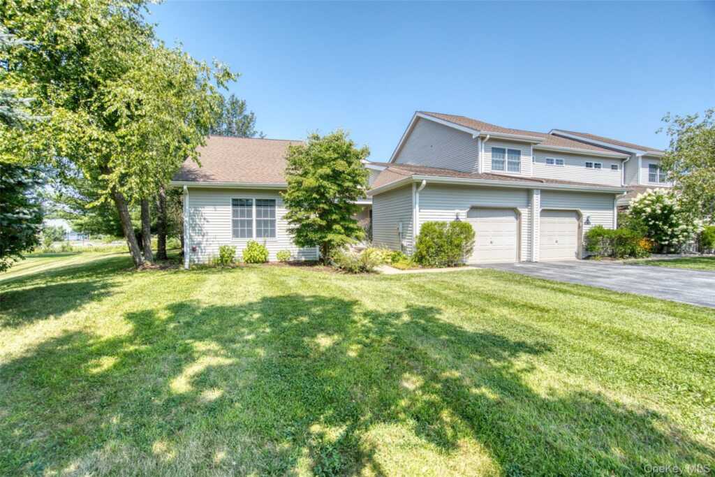 208 Cinnamon Circle, Rhinebeck, NY 12572 - Photo 2 of 27