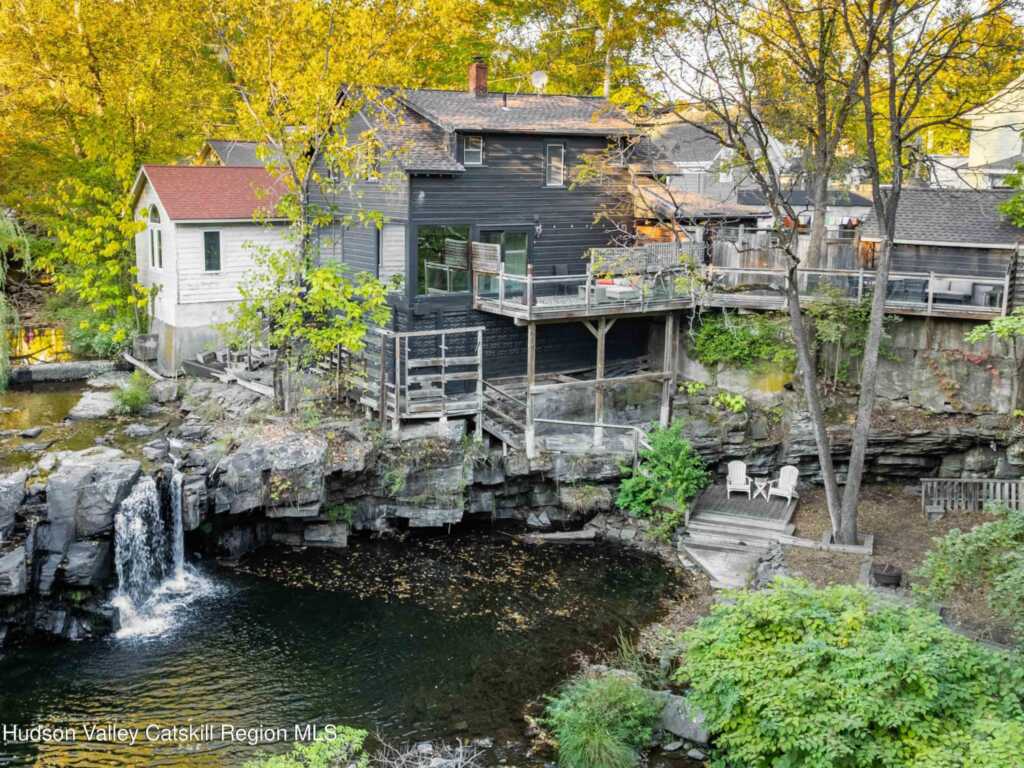 8 Tannery Brook Road, Woodstock, NY 12498