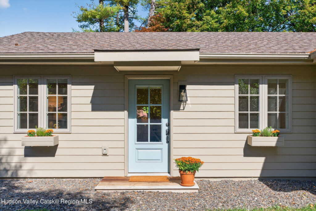 555 Mountain View Avenue, Hurley, NY 12443 - Photo 4 of 46