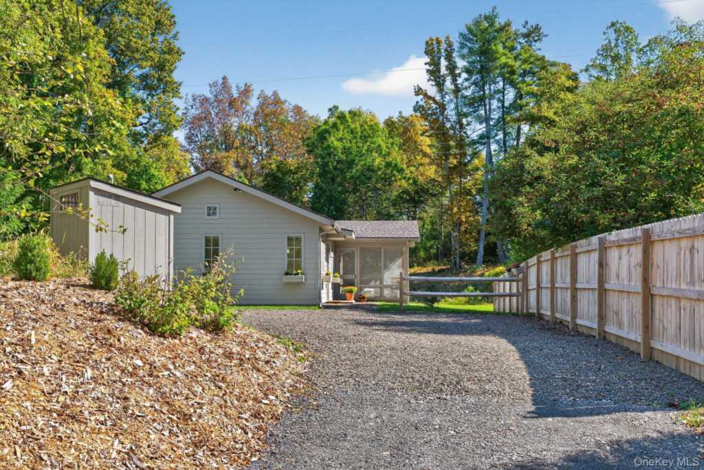 555 Mountain View Avenue, Hurley, NY 12443 - Photo 2 of 44