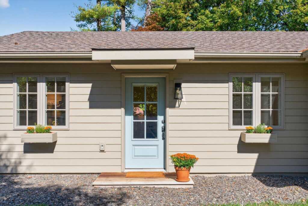 555 Mountain View Avenue, Hurley, NY 12443 - Photo 4 of 44