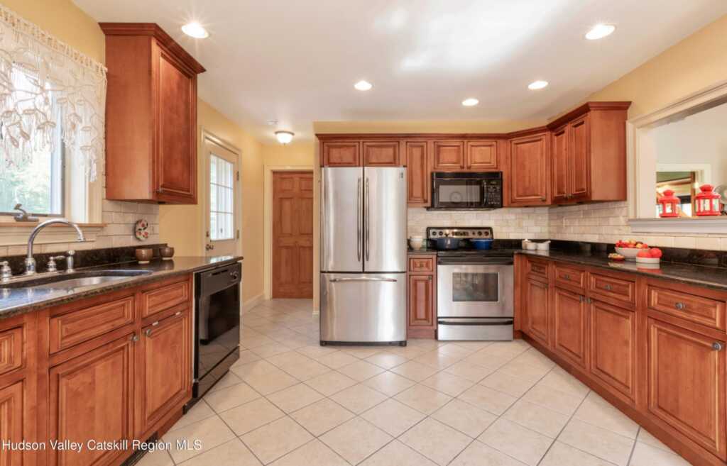 688 Churchland Road, Saugerties, NY 12477 - Photo 10 of 38