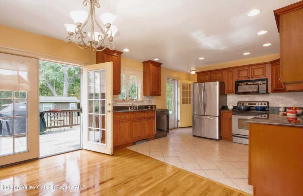 688 Churchland Road, Saugerties, NY 12477 - Photo 8 of 38