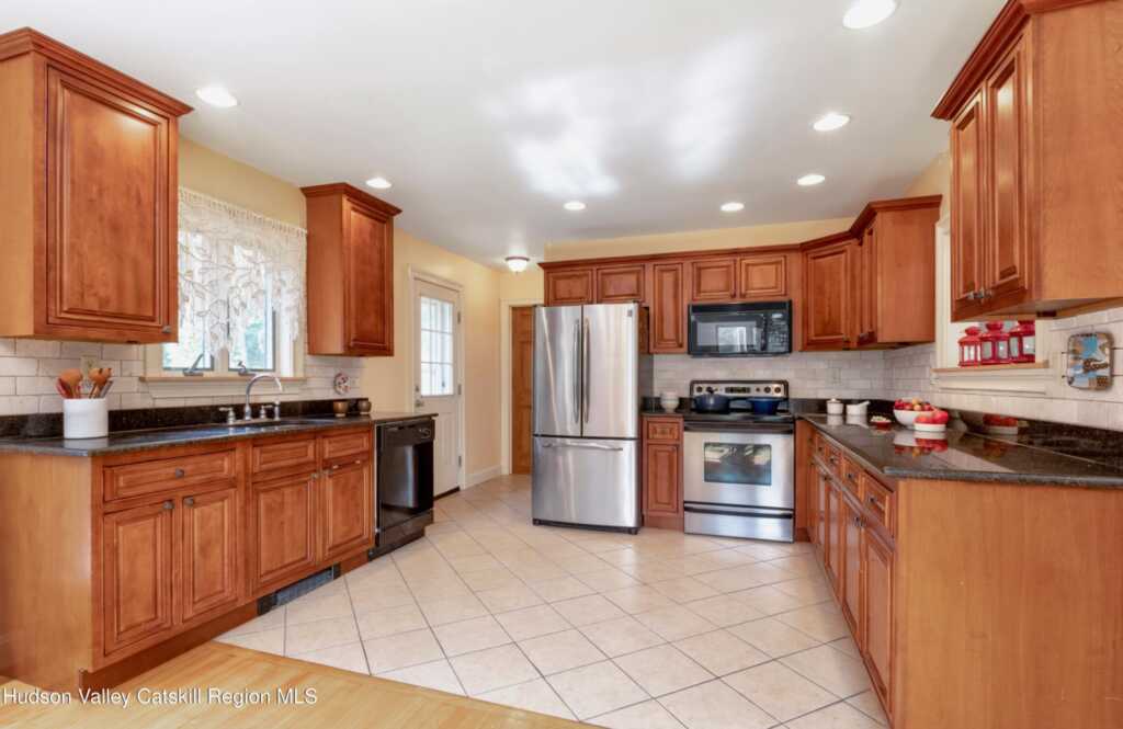 688 Churchland Road, Saugerties, NY 12477 - Photo 9 of 38
