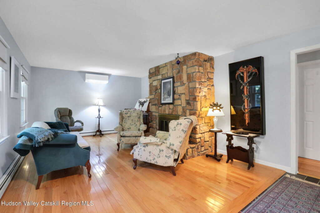 1033 Old Post Road, New Paltz, NY 12561 - Photo 5 of 35