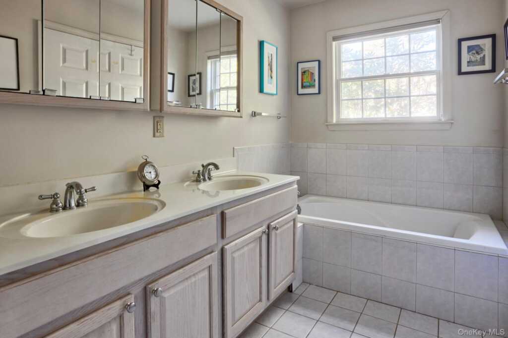 111 Sandalwood Lane, Rhinebeck, NY 12572 - Photo 18 of 27