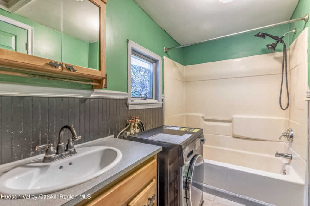 302 Pine Tree Lane, Kingston, NY 12401 - Photo 10 of 33