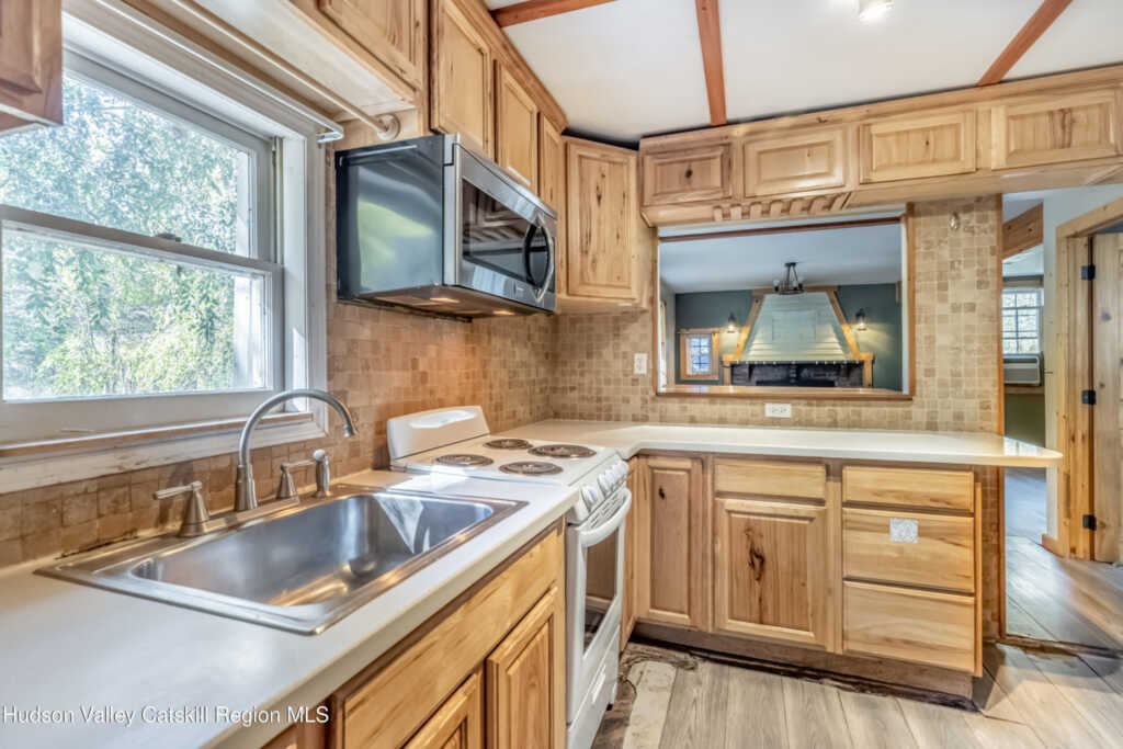 302 Pine Tree Lane, Kingston, NY 12401 - Photo 11 of 33