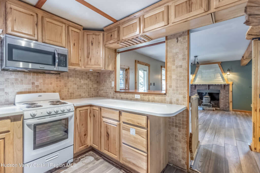 302 Pine Tree Lane, Kingston, NY 12401 - Photo 12 of 33