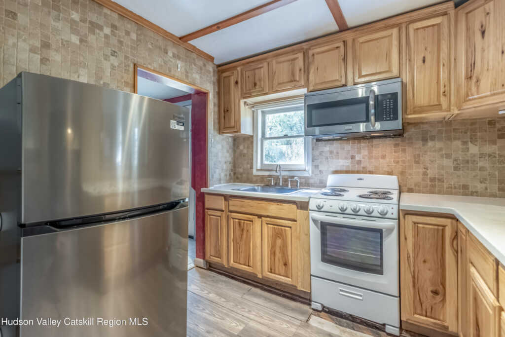 302 Pine Tree Lane, Kingston, NY 12401 - Photo 13 of 33