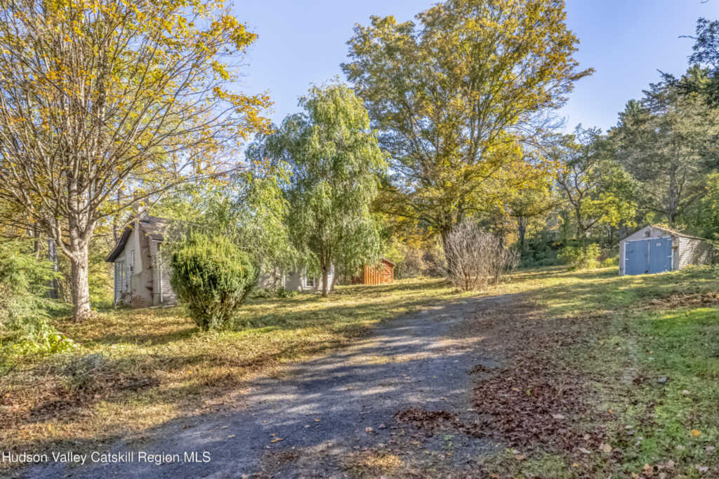 302 Pine Tree Lane, Kingston, NY 12401 - Photo 5 of 33