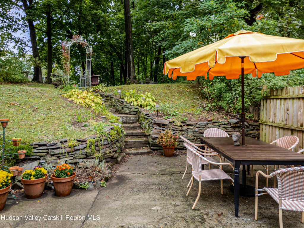 306 Chester Street, Kingston, NY 12401 - Photo 4 of 50