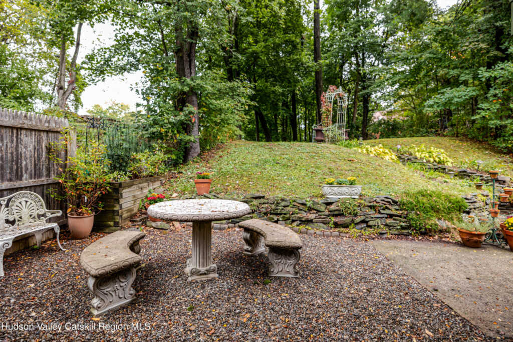 306 Chester Street, Kingston, NY 12401 - Photo 5 of 50