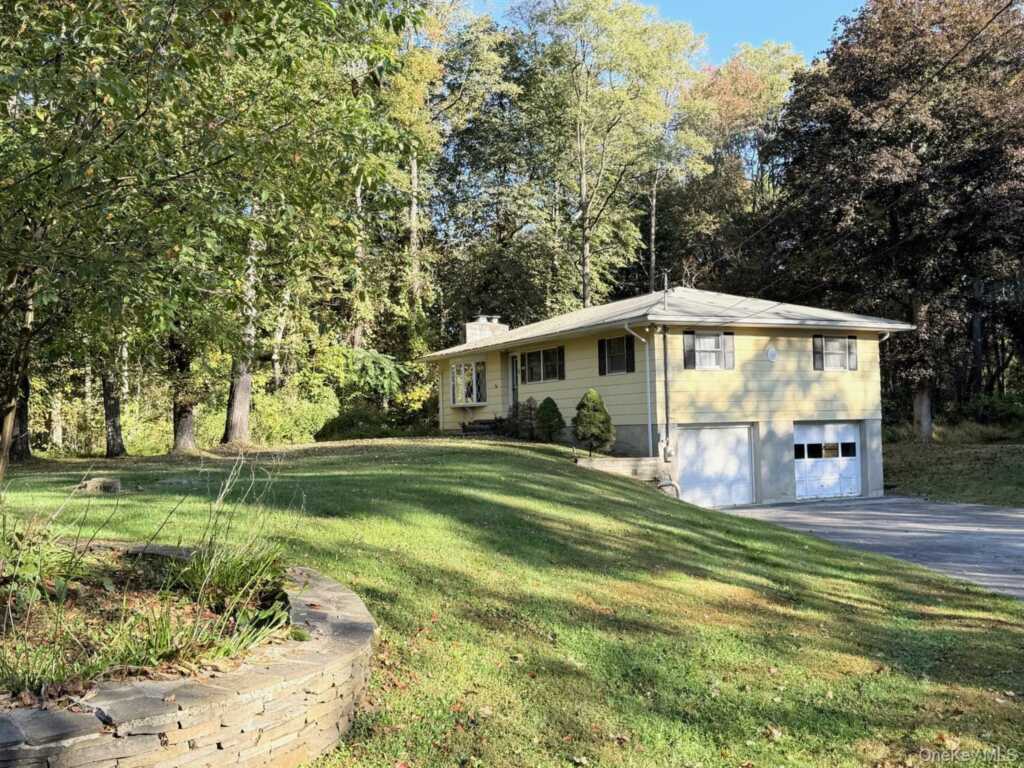 97 White Schoolhouse Road, Rhinebeck, NY 12572 - Photo 2 of 17