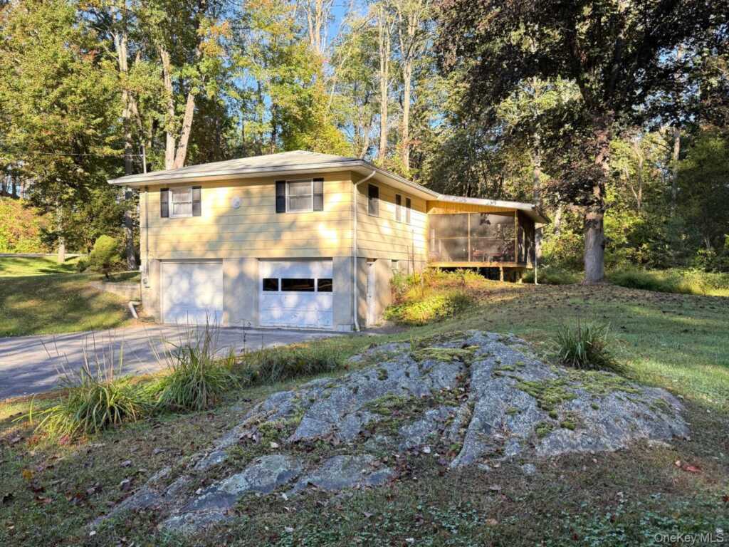 97 White Schoolhouse Road, Rhinebeck, NY 12572 - Photo 3 of 17