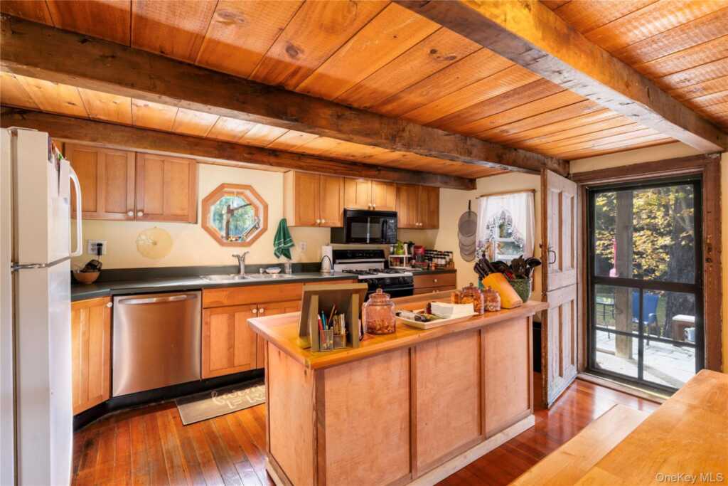 191 White Schoolhouse Rd, Rhinebeck, NY 12572 - Photo 4 of 39