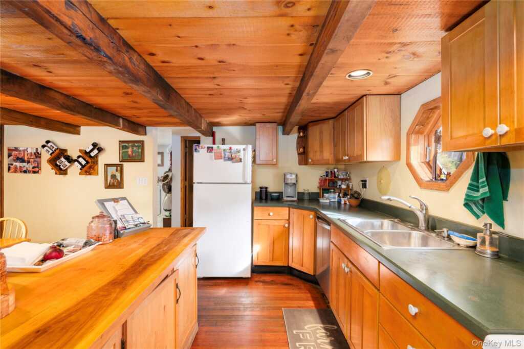 191 White Schoolhouse Rd, Rhinebeck, NY 12572 - Photo 5 of 39