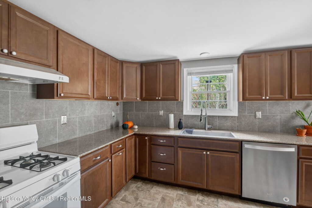 89 Spring Street, Kingston, NY 12401 - Photo 7 of 24