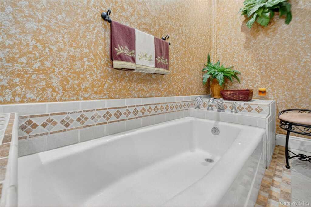 333 Canoe Hill Road, Saugerties, NY 12477 - Photo 19 of 33