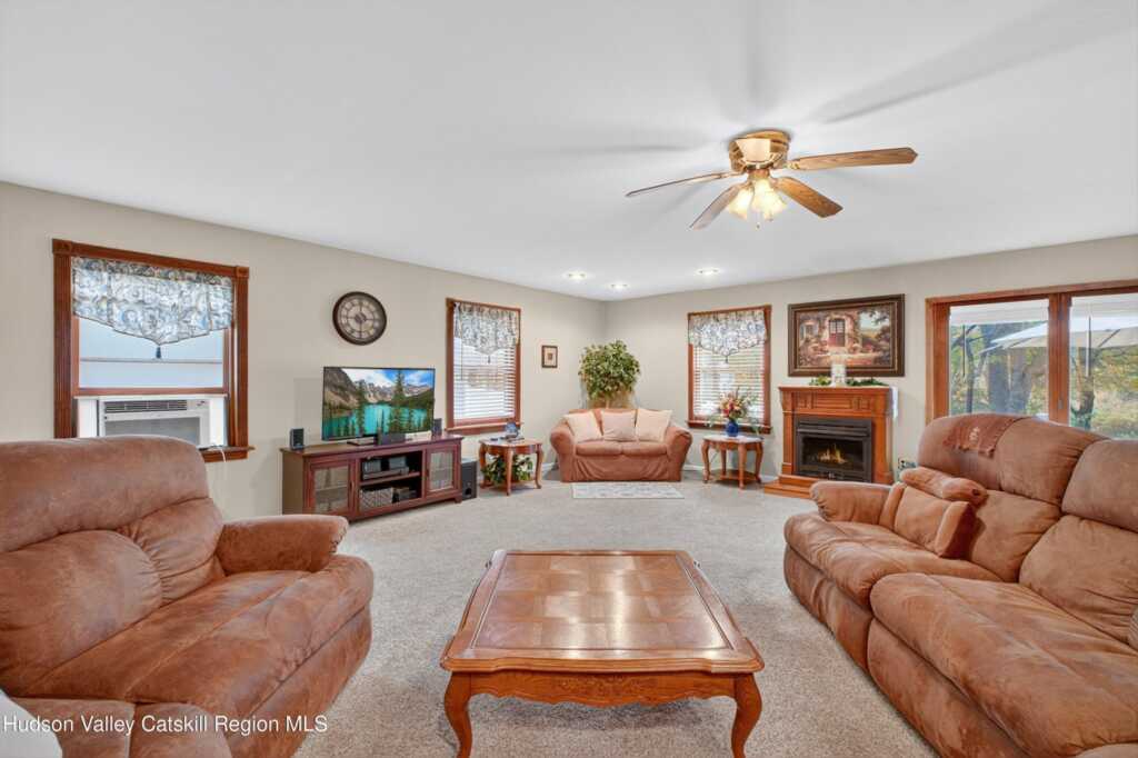 333 Canoe Hill Road, Saugerties, NY 12477 - Photo 4 of 33