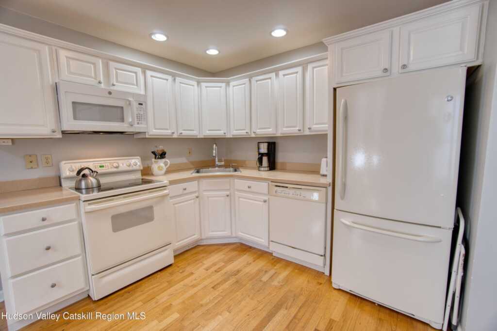 208 Cinnamon Circle, Rhinebeck, NY 12572 - Photo 10 of 25