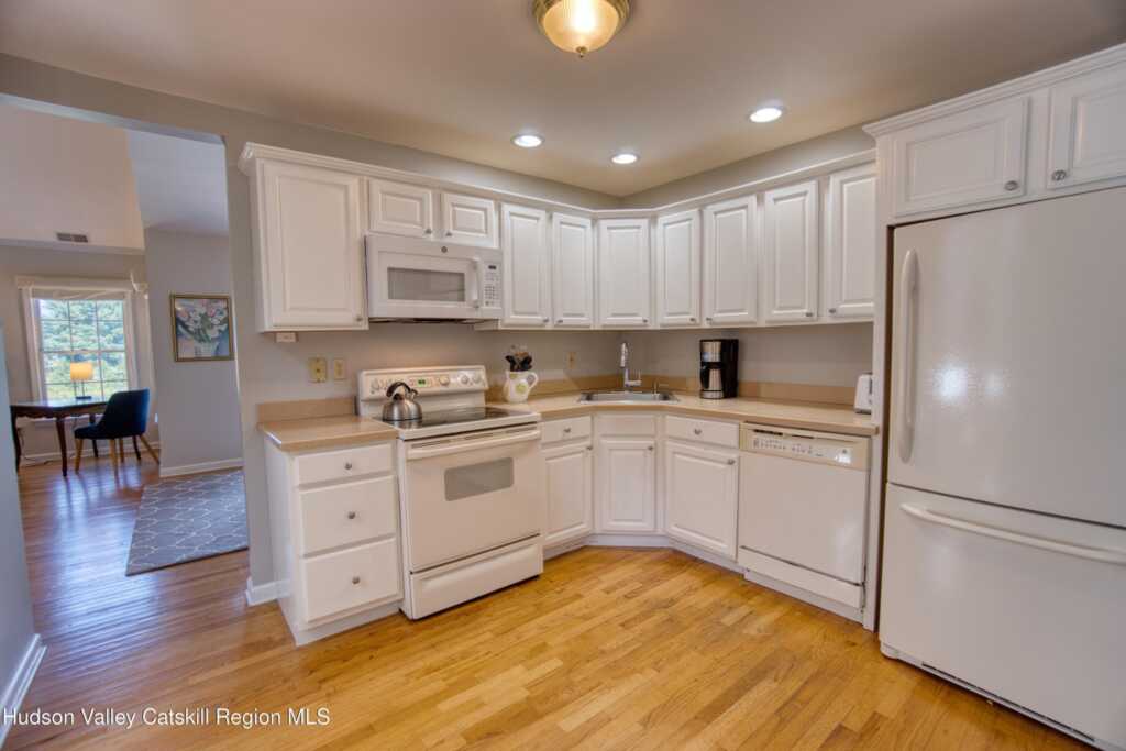 208 Cinnamon Circle, Rhinebeck, NY 12572 - Photo 11 of 25