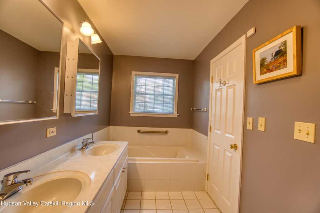 208 Cinnamon Circle, Rhinebeck, NY 12572 - Photo 16 of 25