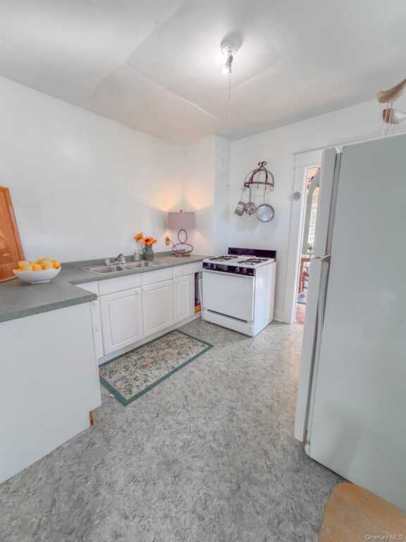 11 Third, Kingston, NY 12401 - Photo 8 of 34