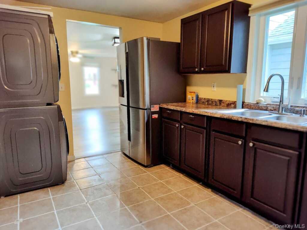 58 Orchard Dr, Rhinebeck, NY 12474 - Photo 3 of 19