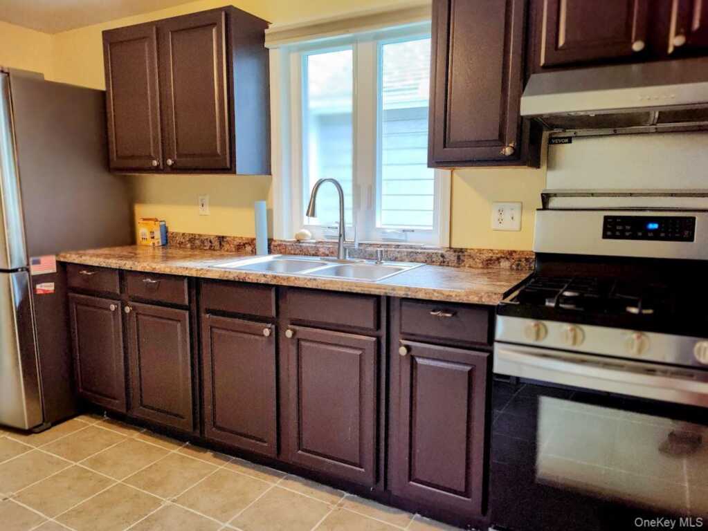58 Orchard Dr, Rhinebeck, NY 12474 - Photo 4 of 19