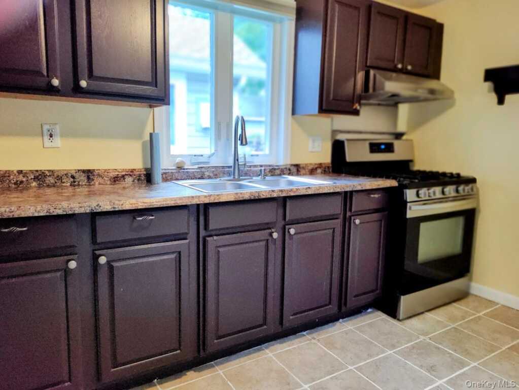 58 Orchard Dr, Rhinebeck, NY 12474 - Photo 5 of 19