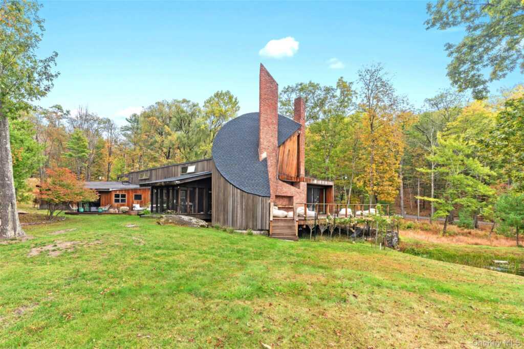 289 Upper Byrdcliffe Road, Woodstock, NY 12498